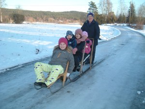 Att sparka igång sportlovet en dag med riktigt isigt före...